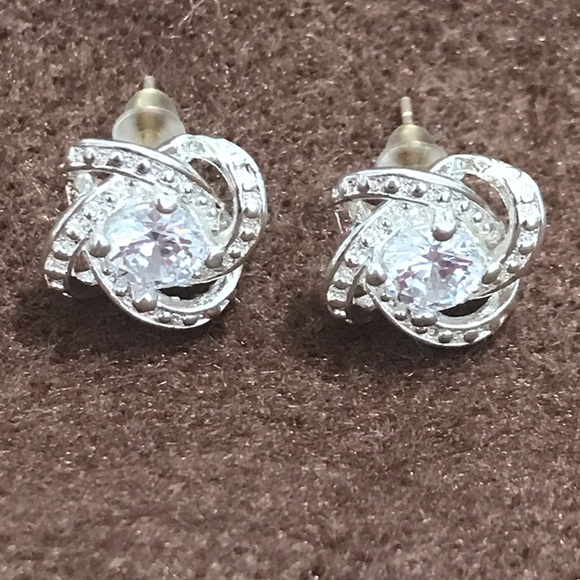 Genuine925crystal flower stud earrings - Picture 7 of 7